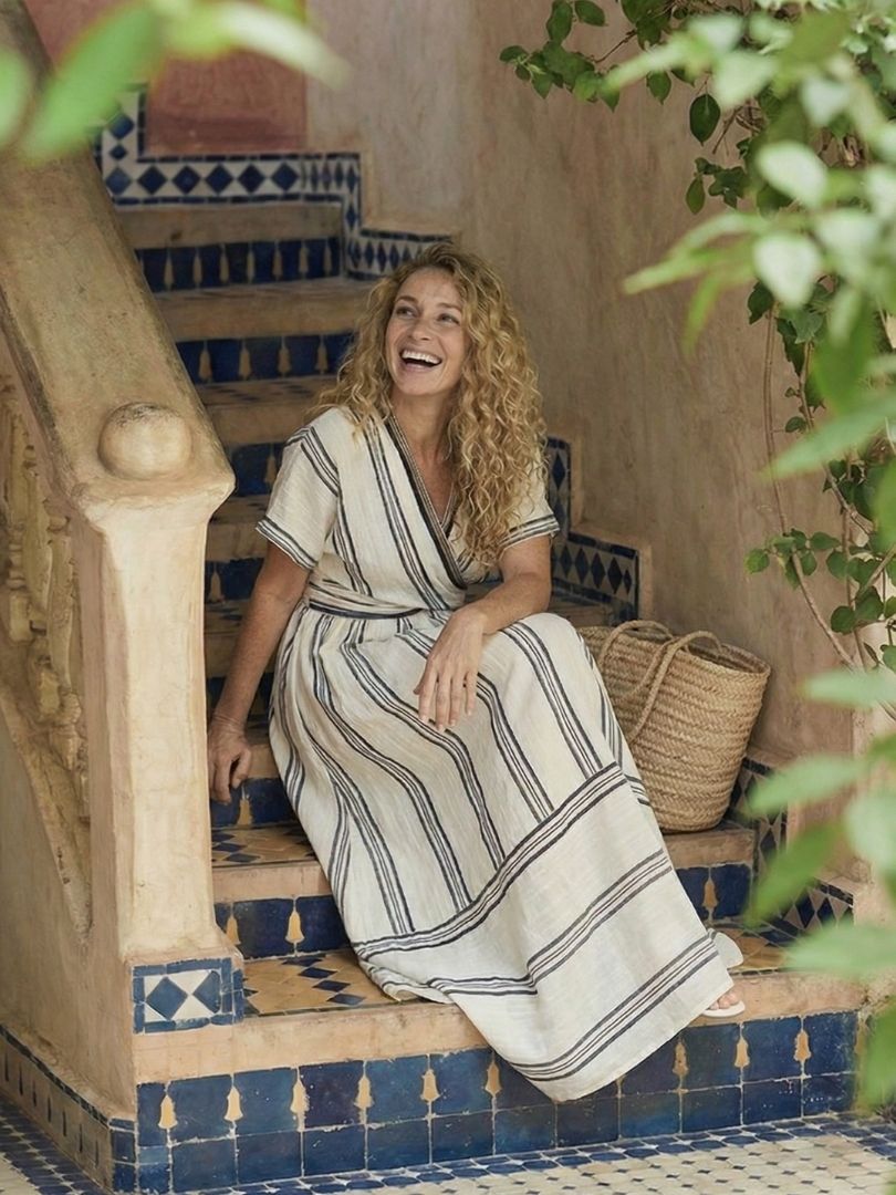Teresa | Vestido midi de cintura envolvente con escote en V y manga corta